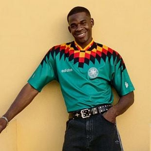 Les 3 règles à suivre pour être stylé avec un maillot de foot cet été