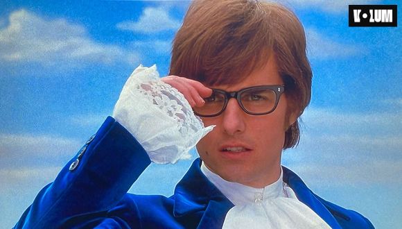 Tom Cruise est Austin Powers dans un générique en forme de gag.