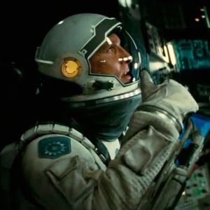 Dix ans après sa sortie en salles, Interstellar cartonne de nouveau au ciné.