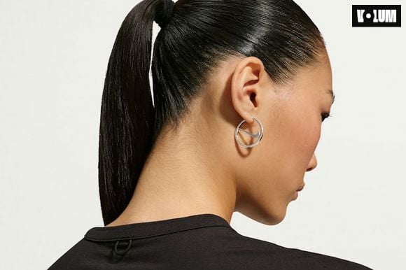 2 colliers et 2 boucles d'oreilles créées par Nike
