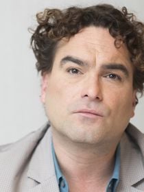 Johnny Galecki oublié et sans emploi, l'acteur de The Big Bang Theory avait accepté la situation en se consacrant à des études de plomberie pour une nouvelle vie