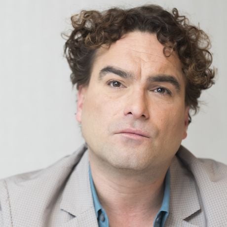 Johnny Galecki oublié et sans emploi, l'acteur de The Big Bang Theory avait accepté la situation en se consacrant à des études de plomberie pour une nouvelle vie