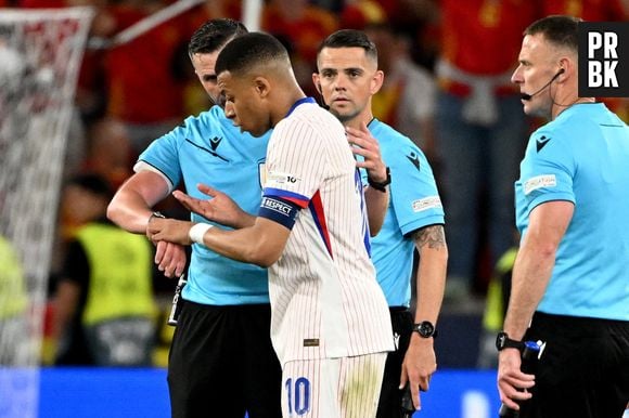 Kylian Mbappé s'en prend à l'arbitre après la défaite de l'Equipe de France contre l'Espagne en demi-finale de Ligue des Nations le jeudi 5 juin 2025