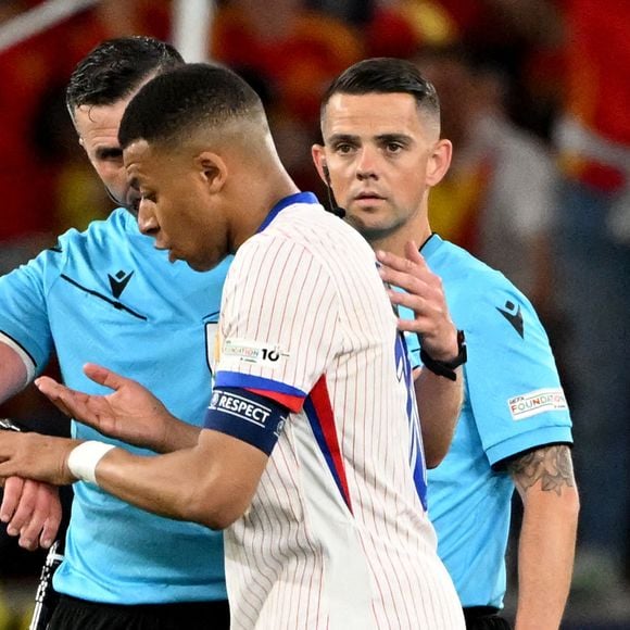 Kylian Mbappé s'en prend à l'arbitre après la défaite de l'Equipe de France contre l'Espagne en demi-finale de Ligue des Nations le jeudi 5 juin 2025
