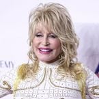 Dolly Parton avait prévu un dernier cadeau au public : une chanson secrète qui sortira en... 2045