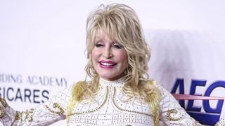 Dolly Parton avait prévu un dernier cadeau au public : une chanson secrète qui sortira en... 2045