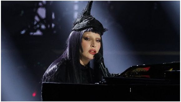 Lady Gaga fait une déclaration à son compagnon en plein show