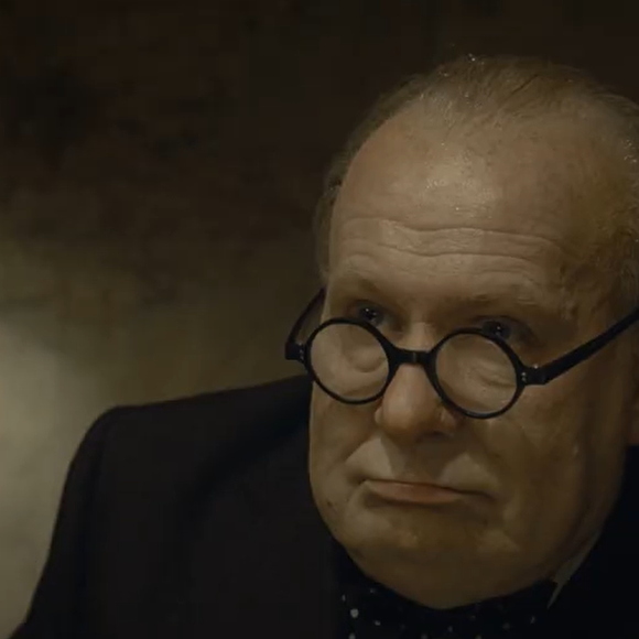 Gary Oldman joue Winston Churchill dans le film Les Heures sombres