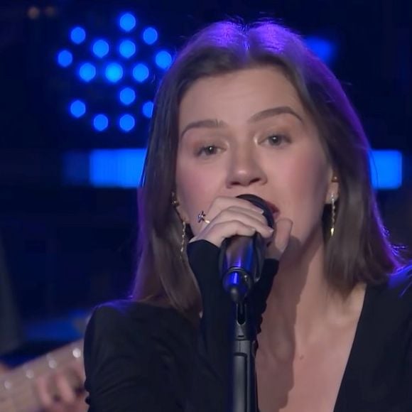 Cette chanson streamée 1,9 milliard de fois est réputée impossible à chanter, Kelly Clarkson donne une leçon avec sa cover impressionnante