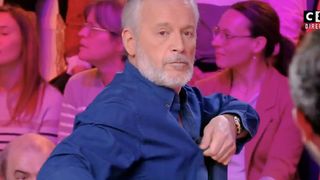 "J'en ai marre d'être pris pour un c*n" : Jean-Michel Maire se déshabille dans TPMP pour prouver une anecdote impossible