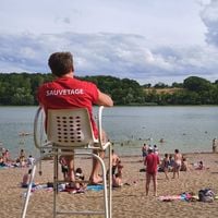Une enfant de 5 ans sauve sa mère de la noyade face à la canicule