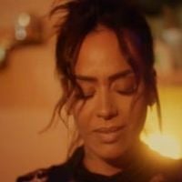 Amel Bent rend hommage à sa "Mima"